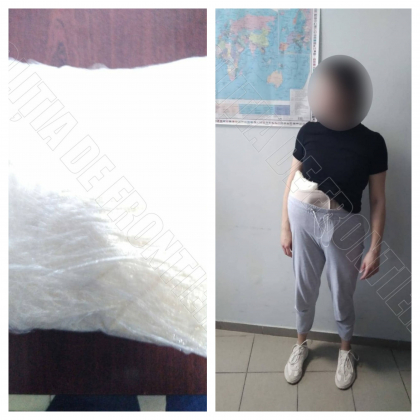 O ucraineanca - retinuta la punctul de trecere Tudora, dupa ce a incercat sa intre pe teritoriul Republicii Moldova cu un pachet de 2 kg cu droguri lipite de corpul sau - FOTO O ucraineanca - retinuta la punctul de trecere Tudora, dupa ce a incercat sa intre pe teritoriul Republicii Moldova cu un pachet de 2 kg cu droguri lipite de corpul sau - FOTO