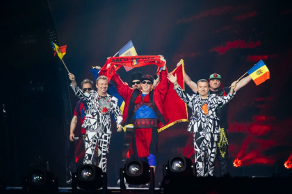 Finala Eurovision 2022. Reprezentantii Republicii Moldova Zdob si Zdub si fratii Advahov au fost aplaudati la scena deschisa. Spectacol tare si moment energic - VIDEO Finala Eurovision 2022. Reprezentantii Republicii Moldova Zdob si Zdub si fratii Advahov au fost aplaudati la scena deschisa. Spectacol tare si moment energic - VIDEO