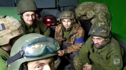 Cum isi duc viata soldatii ucraineni aflati in buncarele otelariei asediate Azovstal din Mariupol - VIDEO