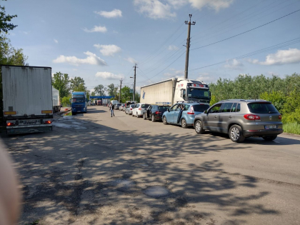 Trafic intensiv la vama Sculeni. Zeci de masini stau la coada pentru a parasi Republica Moldova
