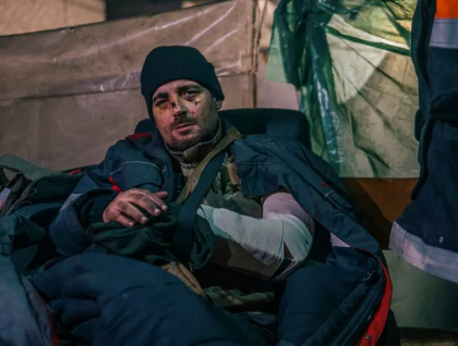 Soldat de la Azovstal, despre cei 600 de raniti din uzina: „E aproape imposibil sa-i salvezi”. Spune ca nu mai sunt medicamente, iar operatiile se fac „pe viu”