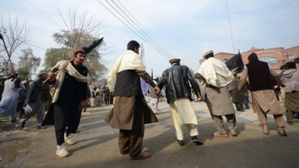 Atac sinucigas in Pakistan: cel putin sase morti, printre care trei copii
Atac sinucigas in Pakistan: cel putin sase morti, printre care trei copii