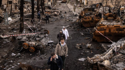 Un comandant rus din Ucraina s-a impuscat singur in picior doar ca sa poata pleca acasa
Un comandant rus din Ucraina s-a impuscat singur in picior doar ca sa poata pleca acasa