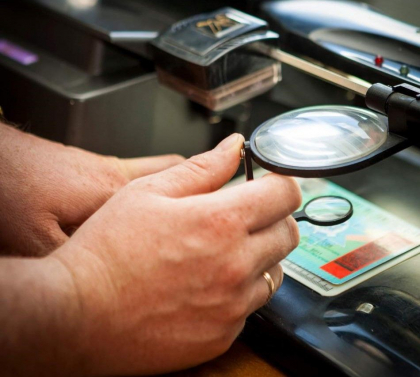 Trei cetateni straini au incercat sa intre in Republica Moldova cu acte false. Ce au spus acestia vamesilor 