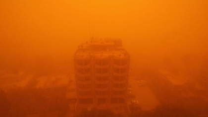 Irakul nu se mai vede din cauza furtunilor de nisip. Aeroportul din Bagdad, scolile si institutiile au fost inchise - FOTO/VIDEO