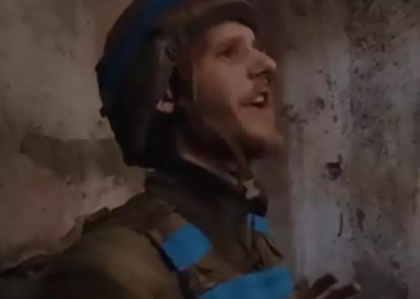 Din buncarele Azovstal, un militar ucrainean canta „Stefania” in timp ce combinatul este bombardat de rusi - VIDEO Din buncarele Azovstal, un militar ucrainean canta „Stefania” in timp ce combinatul este bombardat de rusi - VIDEO