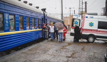 Trenul secret care salveaza vieti in Ucraina. Convoiul feroviar, in functiune de o luna, a salvat pana acum peste 400 de persoane