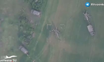 Momentul in care o drona kamikaze ruseasca ia la tinta obuzierele americane ale ucrainenilor - VIDEO Momentul in care o drona kamikaze ruseasca ia la tinta obuzierele americane ale ucrainenilor - VIDEO