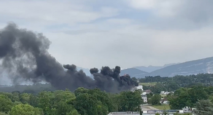 Incendiu puternic langa aeroportul din Geneva. Traficul aerian a fost perturbat - VIDEO Incendiu puternic langa aeroportul din Geneva. Traficul aerian a fost perturbat - VIDEO