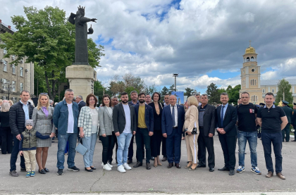 Un grup de deputati PAS au depus flori la monumentul Stefan cel Mare din Balti, cu ocazia a 601 de ani de la fondarea orasului - FOTO Un grup de deputati PAS au depus flori la monumentul Stefan cel Mare din Balti, cu ocazia a 601 de ani de la fondarea orasului - FOTO