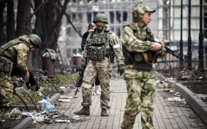 Rusii introduc noi controale in Mariupol. Soferilor li se solicita permise speciale de trecere. Tot mai multi ucraineni sunt deportati in Rusia