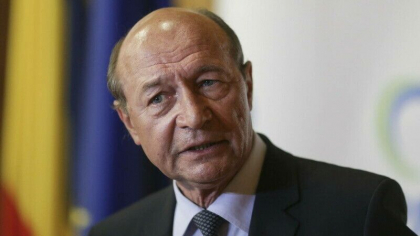 Fostul presedinte al Romaniei, implicat intr-un accident, la Bucuresti. Traian Basescu a ajuns la politie Fostul presedinte al Romaniei, implicat intr-un accident, la Bucuresti. Traian Basescu a ajuns la politie