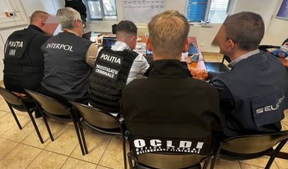 13 cetateni moldoveni - arestati, in urma a 50 de perchezitii efectuate in Franta, Romania si Moldova. Acestia faceau parte dintr-o organizatia criminala condusa de hotul in lege, alias „Patron” 