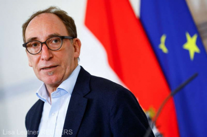 Coronavirus: Austria renunta la obligativitatea purtarii mastii in mijloacele de transport public si in supermarketuri Coronavirus: Austria renunta la obligativitatea purtarii mastii in mijloacele de transport public si in supermarketuri