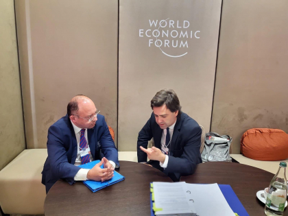 Nicu Popescu s-a intalnit cu omologul sau din Romania, la Davos: „Am convenit sa identificam solutii pentru fluidizarea transportului la frontiera moldo-romana” - FOTO
Nicu Popescu s-a intalnit cu omologul sau din Romania, la Davos: „Am convenit sa identificam solutii pentru fluidizarea transportului la frontiera moldo-romana” - FOTO