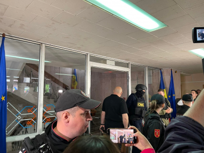 De ce jurnalistii sunt tinuti la usa Judecatoriei, acolo unde este examinat dosarul lui Dodon. Sef adjunct a Directiei generale centru a IGC: „Presedintele beneficiaza de imunitate cu conditia ca nu are crime grave” De ce jurnalistii sunt tinuti la usa Judecatoriei, acolo unde este examinat dosarul lui Dodon. Sef adjunct a Directiei generale centru a IGC: „Presedintele beneficiaza de imunitate cu conditia ca nu are crime grave”