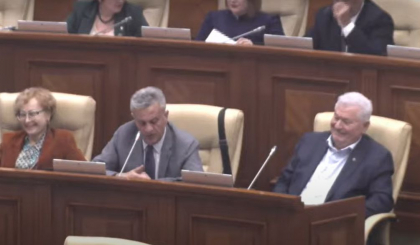 Comunistii parasesc sedinta Parlamentului in semn de protest, dupa ce procurorul general a cerut ridicarea imunitatii a deputatilor Marina Tauber si Ilan Sor