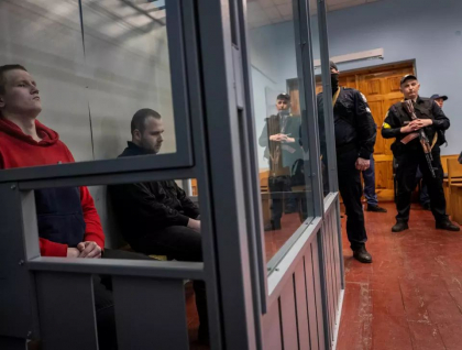 Alti doi soldati rusi sunt judecati pentru crime de razboi. In fata instantei, si-au recunoscut vinovatia. „Complet vinovat”
Alti doi soldati rusi sunt judecati pentru crime de razboi. In fata instantei, si-au recunoscut vinovatia. „Complet vinovat”