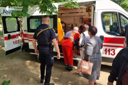 Orasul Nikolaeiv, lovit de bombardamentele rusilor. Bombele au cazut in curtea unui bloc Orasul Nikolaeiv, lovit de bombardamentele rusilor. Bombele au cazut in curtea unui bloc