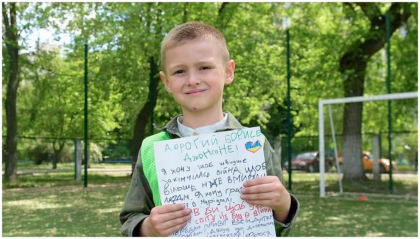 "Vreau sa opresc moartea oamenilor". Scrisoarea unui copil ucrainean, ramas orfan, pentru premierul Boris Johnson