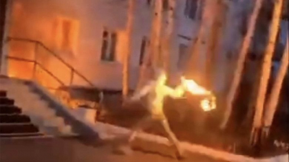 Rusii continua sa incendieze centrele militare de recrutare, dupa ce Putin a promulgat legea eliminarii varstei de inrolare