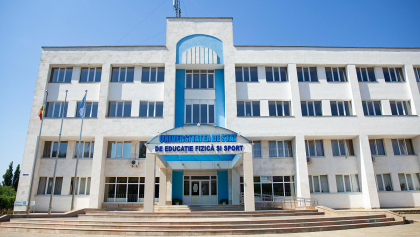 Decanul si seful de catedra a unei facultati de la USEFS - retinuti, dupa ce ar fi cerut mita de 1000 de euro de la un student. Tanarul i-a denuntat la CNA
