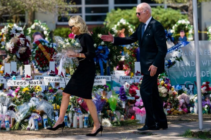Joe Biden, in vizita la scoala din Texas unde au fost ucisi 19 copii. Presedintele american vrea masuri dure pentru evitarea incidentelor armate