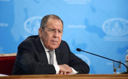 Cum justifica Lavrov invazia rusa vorbind la postul national de televiziune francez: Cum ar reactiona Franta daca Belgia ar interzice limba franceza? Sau ce ar face Anglia daca Irlanda ar interzice engleza? 