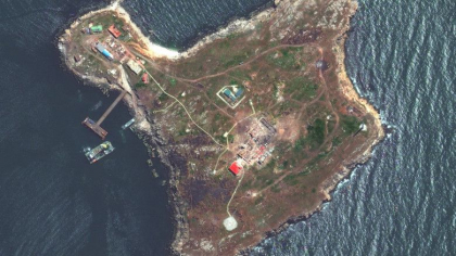 Rusii transforma Insula Serpilor intr-un „cap de pod”. Au fost aduse baterii de rachete S-300 Rusii transforma Insula Serpilor intr-un „cap de pod”. Au fost aduse baterii de rachete S-300