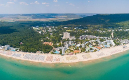 Refugiatii ucraineni cazati in hotelurile de pe litoralul bulgaresc sunt mutati in centre de primire, inainte de inceperea sezonului estival Refugiatii ucraineni cazati in hotelurile de pe litoralul bulgaresc sunt mutati in centre de primire, inainte de inceperea sezonului estival