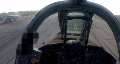 Propaganda rusa a blurat un detaliu din carlinga unui Su-25. Intr-unul dintre cadre a uitat insa sa acopere dispozitivul - FOTO/VIDEO