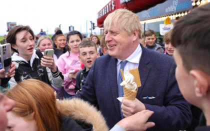 Prim ministrul britanic Boris Johnson este sub o presiune crescanda sa demisioneze dupa scandalul petrecerilor ilegale din timpul carantinelor Covid Prim ministrul britanic Boris Johnson este sub o presiune crescanda sa demisioneze dupa scandalul petrecerilor ilegale din timpul carantinelor Covid