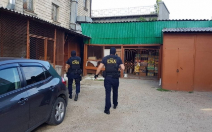 S-ar fi imbogatit pe seama copiilor. Seful unei intreprinderi de alimentatie publica si trei agenti economic din capitala - retinuti pentru 72 de ore - FOTO