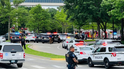 Patru morti si zece raniti intr-un nou atac armat in SUA. Un barbat a intrat cu doua arme intr-un spital din Oklahoma si a inceput sa traga - FOTO Patru morti si zece raniti intr-un nou atac armat in SUA. Un barbat a intrat cu doua arme intr-un spital din Oklahoma si a inceput sa traga - FOTO