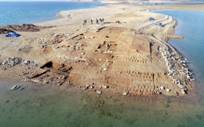 Seceta severa din Irak a scos la iveala un oras vechi de 3400 de ani. Cum a fost conservat orasul datorita unui cutremur din anul 1350 i.Hr. Arheologii germani si kurzi au descoperit o comunitate din Imperiul Mittani - VIDEO Seceta severa din Irak a scos la iveala un oras vechi de 3400 de ani. Cum a fost conservat orasul datorita unui cutremur din anul 1350 i.Hr. Arheologii germani si kurzi au descoperit o comunitate din Imperiul Mittani - VIDEO