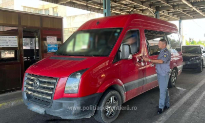 A primit cadou un permis de conducere fals si a incercat sa treaca frontiera cu el. Un moldovean - retinut de vamesii romani, la Albita A primit cadou un permis de conducere fals si a incercat sa treaca frontiera cu el. Un moldovean - retinut de vamesii romani, la Albita