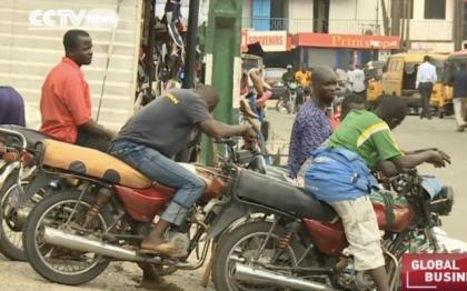 Peste 2.000 de motociclete folosite pe post de taxi au fost confiscate si distruse in cel mai mare oras al Nigeriei, dupa ce un barbat ar fi fost ucis de moto-taximetristi Peste 2.000 de motociclete folosite pe post de taxi au fost confiscate si distruse in cel mai mare oras al Nigeriei, dupa ce un barbat ar fi fost ucis de moto-taximetristi