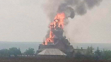 Ucrainenii ii acuza pe rusi ca au bombardat o biserica din lemn, veche de pe 100 de ani. „Un ranjet al lumii barbare ruse” - FOTO/VIDEO