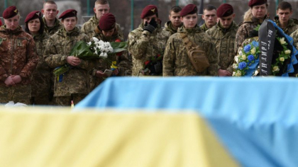 Ucraina si Rusia au facut schimb de sute de militari ucisi. Kievul cerea insistent trupurile soldatilor decedati Ucraina si Rusia au facut schimb de sute de militari ucisi. Kievul cerea insistent trupurile soldatilor decedati