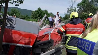 Cinci morti - bilantul deraierii unui tren in Germania Cinci morti - bilantul deraierii unui tren in Germania