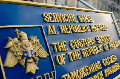 Peste 200 de autocamioane asteapta sa iasa din tara, de vina ar fi problemele tehnice, de la doua posturi din vama romana Albita si Sculeni Peste 200 de autocamioane asteapta sa iasa din tara, de vina ar fi problemele tehnice, de la doua posturi din vama romana Albita si Sculeni