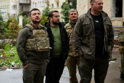 Razboi in Ucraina, ziua 103. Zelenski a vizitat posturi de comanda in Zaporojie, Donetk si Luhansk: „Eroii sunt printre noi” Razboi in Ucraina, ziua 103. Zelenski a vizitat posturi de comanda in Zaporojie, Donetk si Luhansk: „Eroii sunt printre noi”