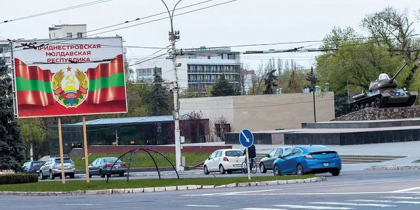 O drona neidentificata ar fi atacat cu 2 grenade parcul auto al pacificatorilor din Vladimirovca O drona neidentificata ar fi atacat cu 2 grenade parcul auto al pacificatorilor din Vladimirovca