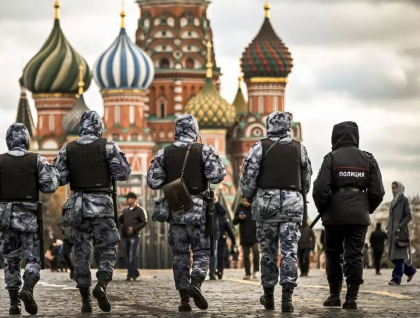 Putin a semnat legea care stabileste ce suma vor primi rudele membrilor Garzii Nationale care au murit in Ucraina Putin a semnat legea care stabileste ce suma vor primi rudele membrilor Garzii Nationale care au murit in Ucraina