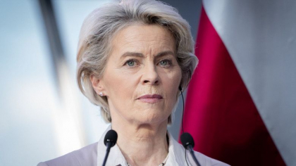 Ursula von der Leyen nu renunta la decizia de a aproba planul de relansare al Poloniei, dupa amenintarea cu o motiune de cenzura