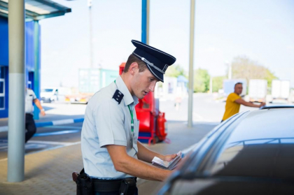 Si-a cumparat un permis de conducere fals si a incercat sa treaca frontiera. Un barbat - retinut la vama Palanca Si-a cumparat un permis de conducere fals si a incercat sa treaca frontiera. Un barbat - retinut la vama Palanca