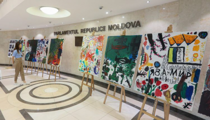 Expozitie de desene - inaugurata in Parlament. Autorii tablourilor sunt copiii refugiati din Ucraina. Igor Grosu: „Indemn deputatii sa faca o donatie” - FOTO
