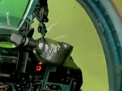Imagini nebunesti din cabina unui pilot ucrainean de Su-25 care zboara aproape atingand copacii. Detaliul care arata ca rusii l-au luat in vizor - VIDEO Imagini nebunesti din cabina unui pilot ucrainean de Su-25 care zboara aproape atingand copacii. Detaliul care arata ca rusii l-au luat in vizor - VIDEO