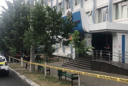 Ultima ora. Alerta cu bomba la Judecatoria Buiucani - FOTO