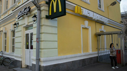 Rusia: Fostele restaurante McDonald’s, inchise din cauza razboiului, se redeschid, sub un nou nume si cu un nou patron